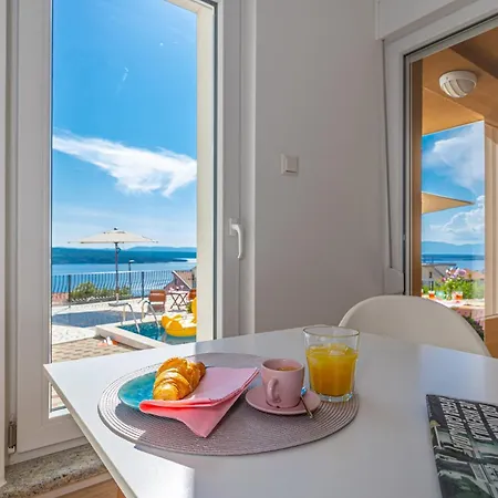 Lorelai - With Private Swimmingpool