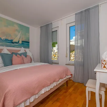 Apartman Lorelai - With Private Swimmingpool