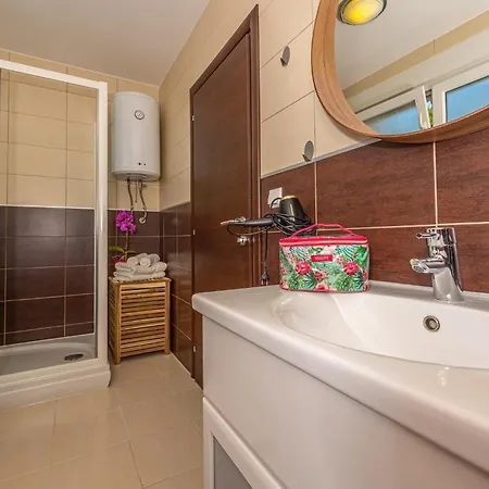 Lorelai - With Private Swimmingpool Apartman Crikvenica