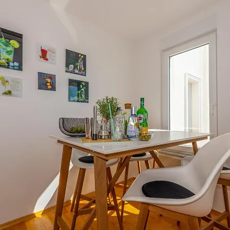 Lorelai - With Private Swimmingpool Апартаменты