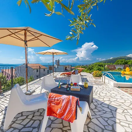 Lorelai - With Private Swimmingpool דירה