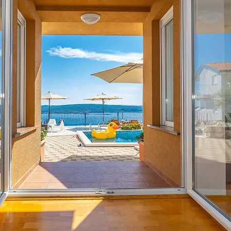 Lorelai - With Private Swimmingpool