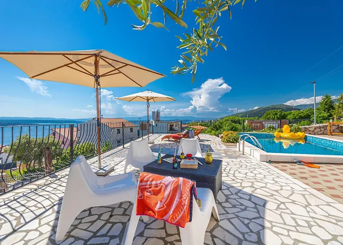 Lorelai - With Private Swimmingpool Apartmán