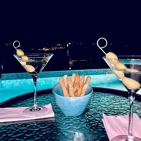 Lorelai - With Private Swimmingpool