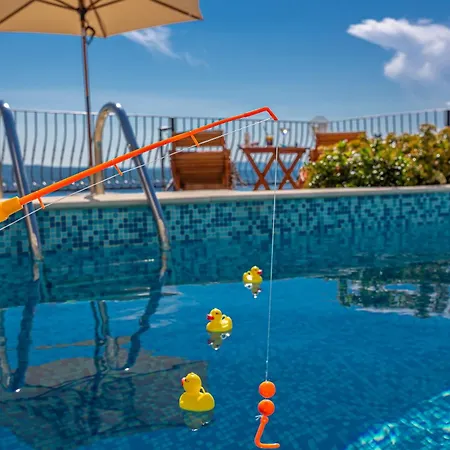 Lorelai - With Private Swimmingpool * קריקווניצה