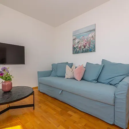 Lorelai - With Private Swimmingpool Apartman Crikvenica