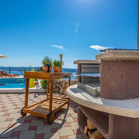 Lorelai - With Private Swimmingpool *