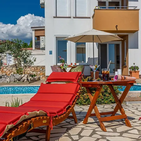 Lorelai - With Private Swimmingpool Crikvenica