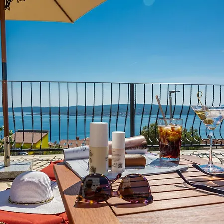 Lorelai - With Private Swimmingpool Apartman Crikvenica