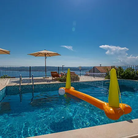 Lorelai - With Private Swimmingpool *